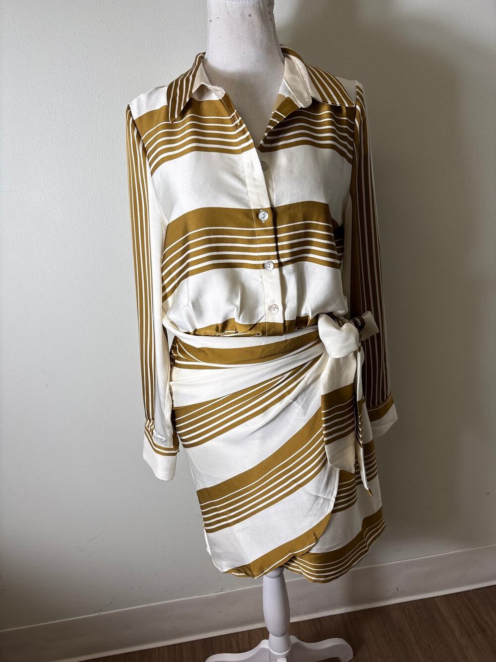 THML Off White Long Sleeve Above the Kne Faux Wrap Dress Sz S
